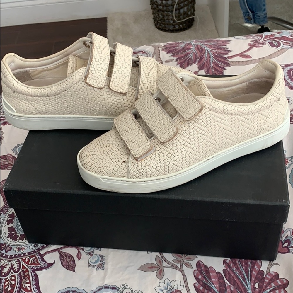 Fashionable sneakers